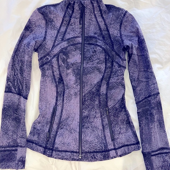 Lululemon zip up jacket size 4 - Picture 2 of 4